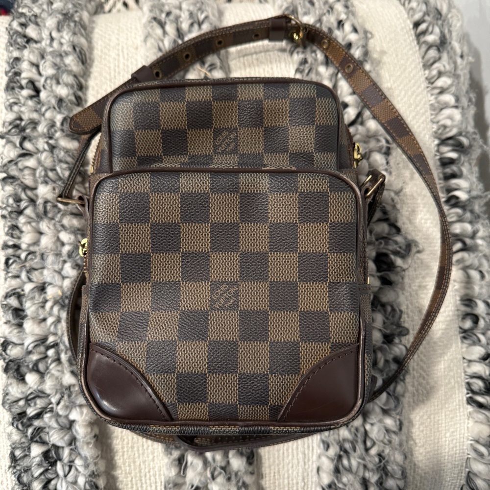 Authentic 2008 Louis Vuitton Amazone Damier Ebene Crossbody Bag